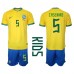 Billige Brasilien Casemiro #5 Børnetøj Hjemmebanetrøje til baby VM 2022 Kortærmet (+ korte bukser)